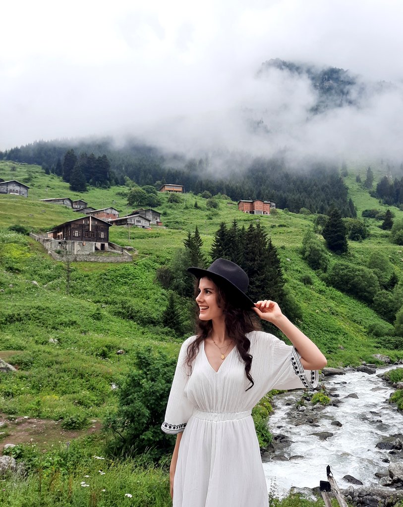 Pluieey's tweet photo. Ben Yağmur 🌿 bu da benim sanatım 🌸🍃🌼🤍 https://t.co/i3RBPXeOjv