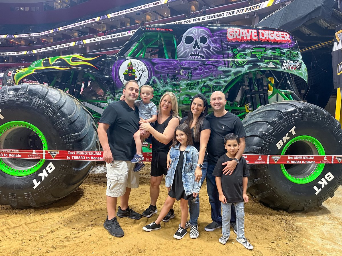 lauracoblog's tweet photo. #MonsterJam https://t.co/wWr2Y0lHhA
