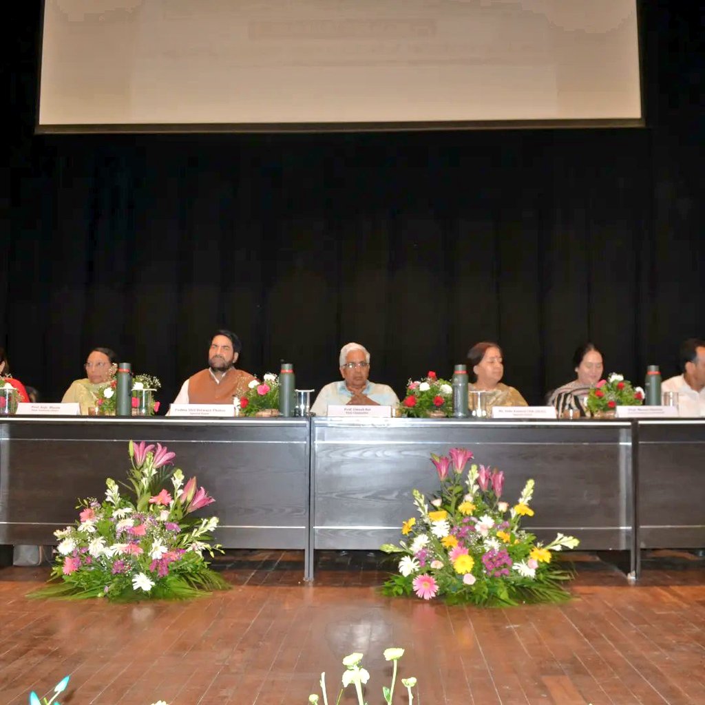 JK_NRLM's tweet photo. Mission Director, JK Rural Livelihood Mission  Indu Kanwal Chib and Padam Shree Sh Balwant Thakur were honoured as illustrious alumini of Jammu University by Hon'ble VC JU at the University’s Induction Programme for newly admitted students @UniversityJammu @indukanwal @diprjk https://t.co/MkZc3Z6oiA