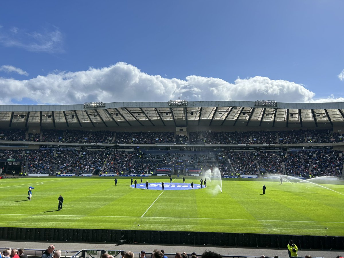 ewencameronruns's tweet photo. Temporary home stadium. Three points, chips and home. Not a full squad in the stand but strong showing from @PinkyStavo @Jc4321 @ARJS80 and a stunning cameo from @ash_bruce2011 🇬🇧👏🏻👏🏻 https://t.co/mLEmpsYABz