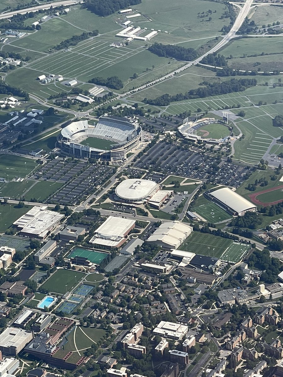 EBfire_tech3's tweet image. Got out flying with a fellow umpire today. Flew to another airport for breakfast than flew around Penn State.