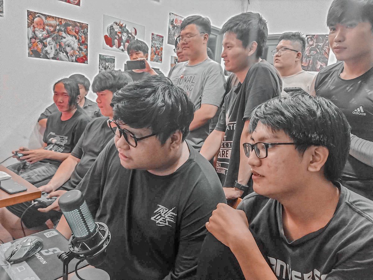Issei_Nguyenn's tweet photo. Open Fire Tekken Tournament was a success today! I am so happy to be a part in the commentators and players. GGs to everyone that joined! Big shout out to our only 2 international players @DAVictorien
and Ejhay (CAST | Eijiii~)
#TEKKEN #TEKKENVIETNAM #SaiGonOverdrive #SGO https://t.co/ubGivgs8oy