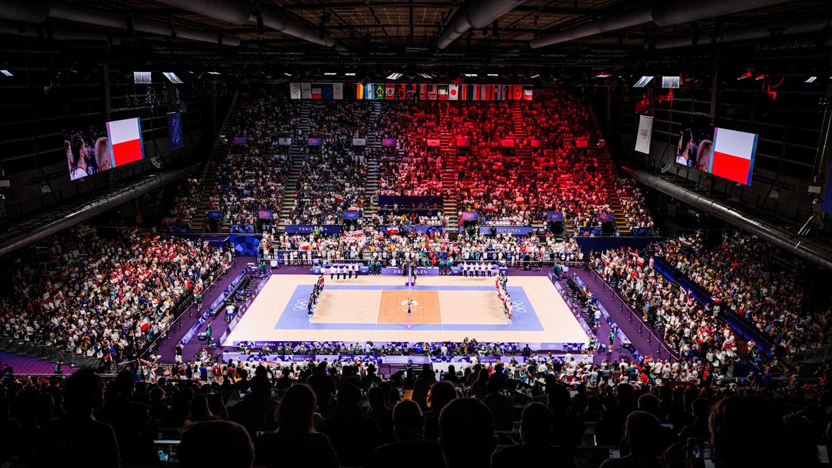 Leo_Wencel's tweet photo. Only an Olympic gold medal match can bring out such emotions. It’s so good to be here 🙂 The battle lasted until the very end, but France came out on top. Poland is the Olympic silver medalist. Well done Europę💪 #io2024 #olympics #poland #volleyball #europeanvolleyball https://t.co/0RqSnbilsS