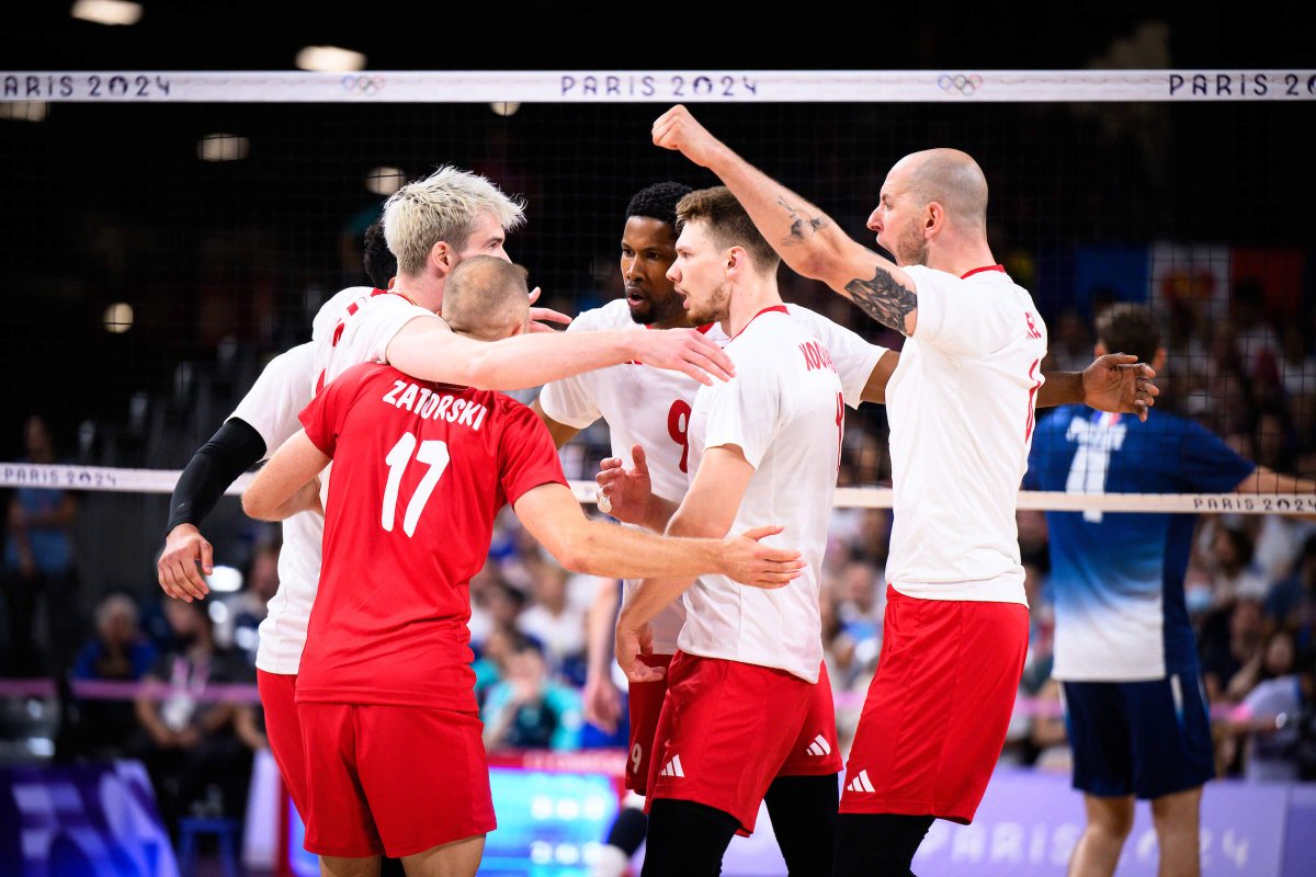 Leo_Wencel's tweet photo. Only an Olympic gold medal match can bring out such emotions. It’s so good to be here 🙂 The battle lasted until the very end, but France came out on top. Poland is the Olympic silver medalist. Well done Europę💪 #io2024 #olympics #poland #volleyball #europeanvolleyball https://t.co/0RqSnbilsS