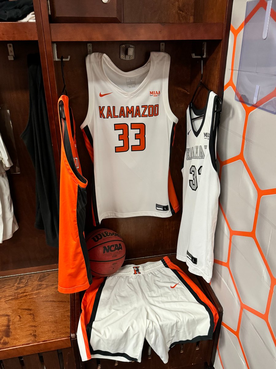 Chase Honarvar (@bigchase_33) on Twitter photo I had an amazing visit and tour of Kalamazoo College and the city. I wanna thank the <a href="/kzoombb/">Kalamazoo College Men’s Basketball</a> coaching staff for their professionalism and image of how I would fit in their family. Thank you <a href="/CoachGiard/">Nick Giard</a>, <a href="/CoachRBehan/">Ryan Behan</a> and Coach Covault for all you did for me and my family on my I had an amazing visit and tour of Kalamazoo College and the city. I wanna thank the <a href="/kzoombb/">Kalamazoo College Men’s Basketball</a> coaching staff for their professionalism and image of how I would fit in their family. Thank you <a href="/CoachGiard/">Nick Giard</a>, <a href="/CoachRBehan/">Ryan Behan</a> and Coach Covault for all you did for me and my family on my