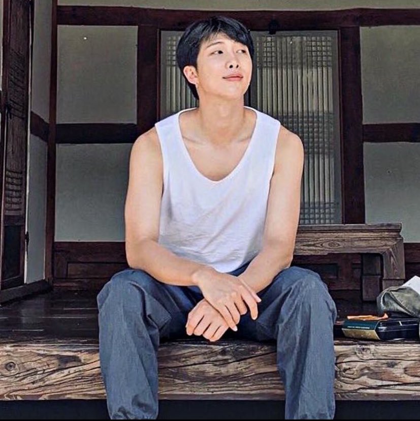 EB0YRM's tweet photo. this namjoon is so boyfriend coded https://t.co/6ILDGF5Nyg