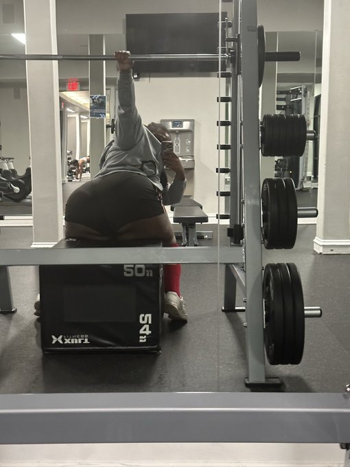 I need a gym session super badly. 😭 https://t.co/fSuCsHMfkt