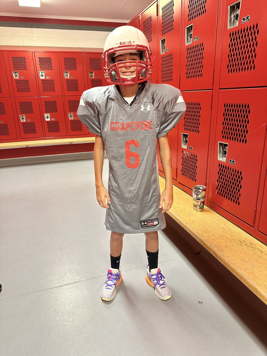AmandaClower's tweet photo. @Gav44in went from getting in his uniform to helping Owen into his! Football has been added to the Clower sports lineup!  #GoTeam #BrothersDontShakeHands #BrothersGottaHug

@GHSMustangsFB @CoachGreenGMS @Coachdebesse5 @theChamClowder https://t.co/FwHXNu2V9q