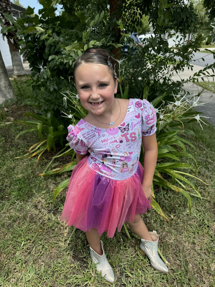 Lisadbee2's tweet photo. Are we going to a football game? Yes. But my child just wants to get @tkelce attention 
@taylornation13 @taylorswift13 @newheightshow @Chiefs https://t.co/KXFzJeDbap
