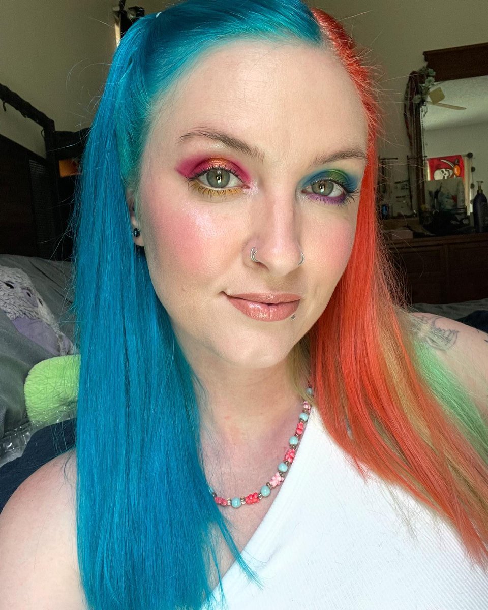 arcticfoxcolor's tweet image. 🤤 Eye catching color combos have entered the chat 🌈 💬

#colorcombinations #haircolor #dyedhair #dyeforacause

arcticfoxhaircolor.visitlink.me/ygLAlO