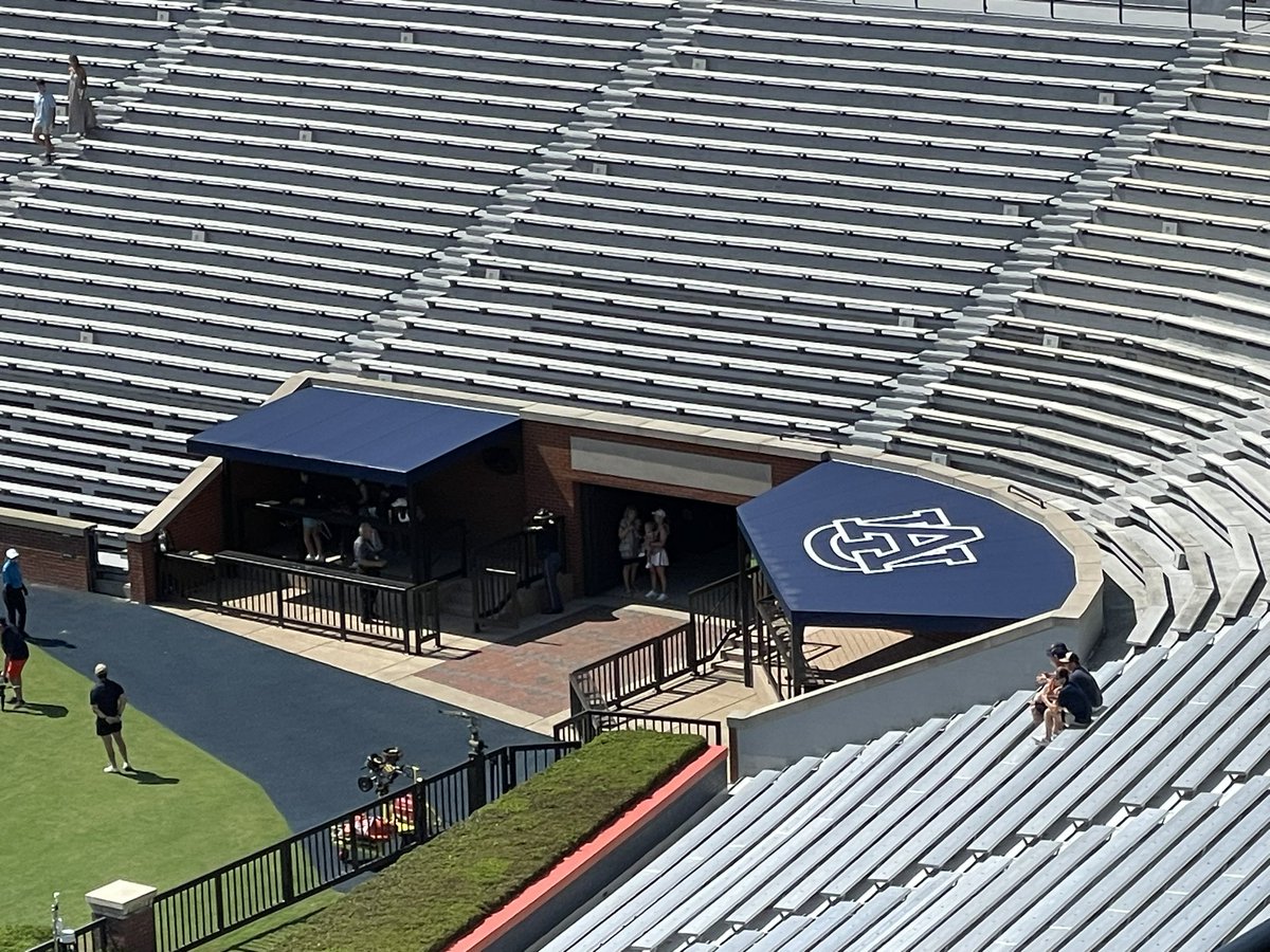AUFAMILY's tweet photo. The temporary field level ‘suites’ are gone and we now have permanent structures in each corner of the end zones (w/ permanent rails to keep the patrons inside). https://t.co/kbIHfWYgW9