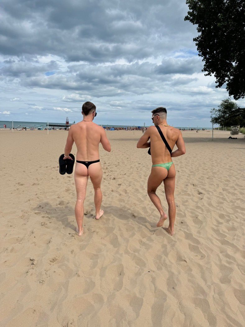 Brats that beach