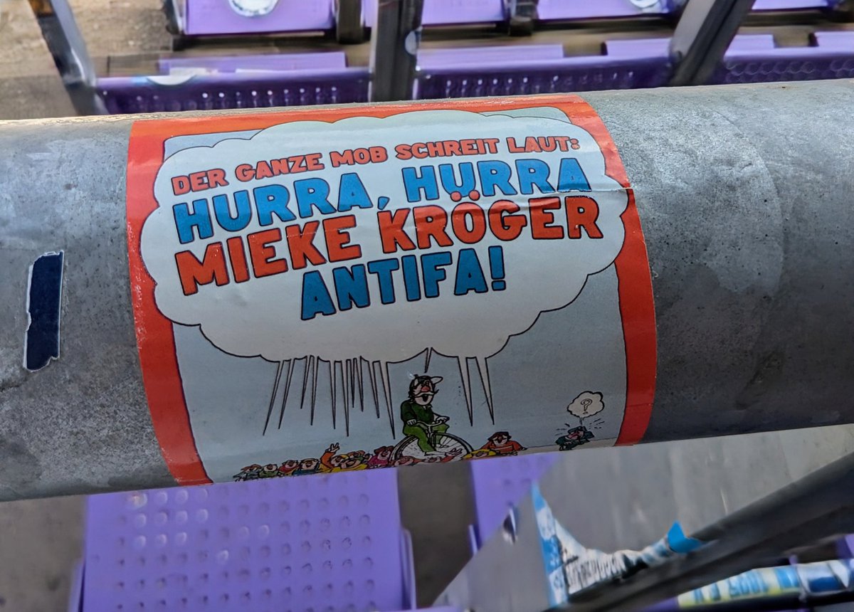 Diesen Kleber hat ein weiser Mensch im Gästeblock in Osnabrück verklebt. Danke! #OSNAUE