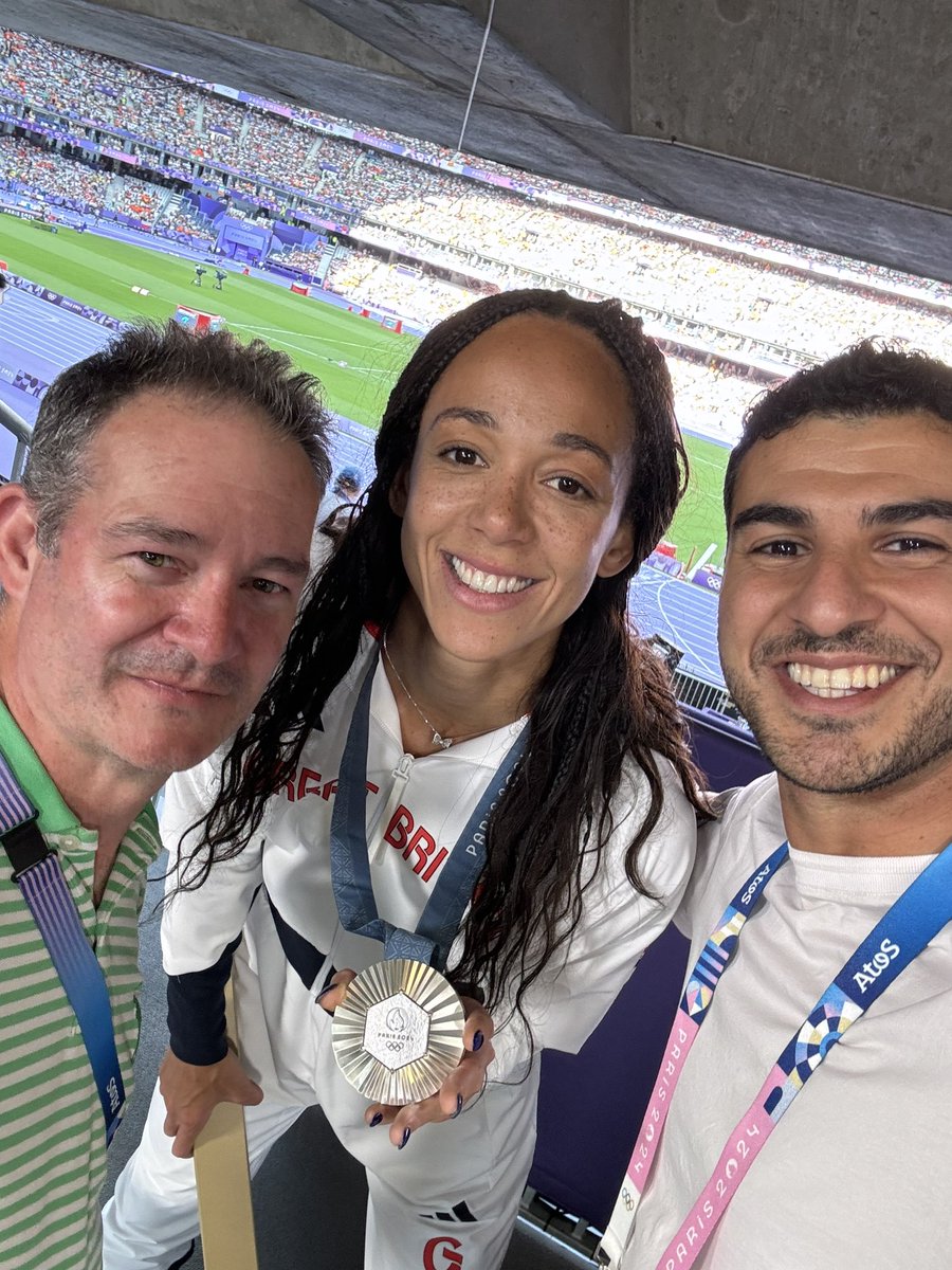 One last night of #athletics at #Paris2024 and great to see <a href="/JohnsonThompson/">KJT</a> collect her silver medal and hear her radio interview with <a href="/Adam_Gemili/">Adam Gemili</a> 🥈#Olympics #TeamGB #KJT