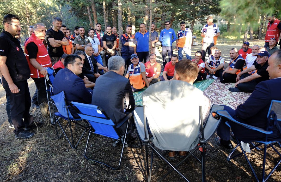İl Afet ve Acil Durum Müdürlüğümüz tarafından, AFAD personeli, AFAD gönüllüleri, Akdağmadeni Türk Kızılayı ve Orman İşletme Müdürlüğü ekiplerinden oluşan toplam 72 kişi, Akdağmadeni Delihamza mevkiinde gerçekleştirilen 24 saatlik kampta bir araya gelindi.