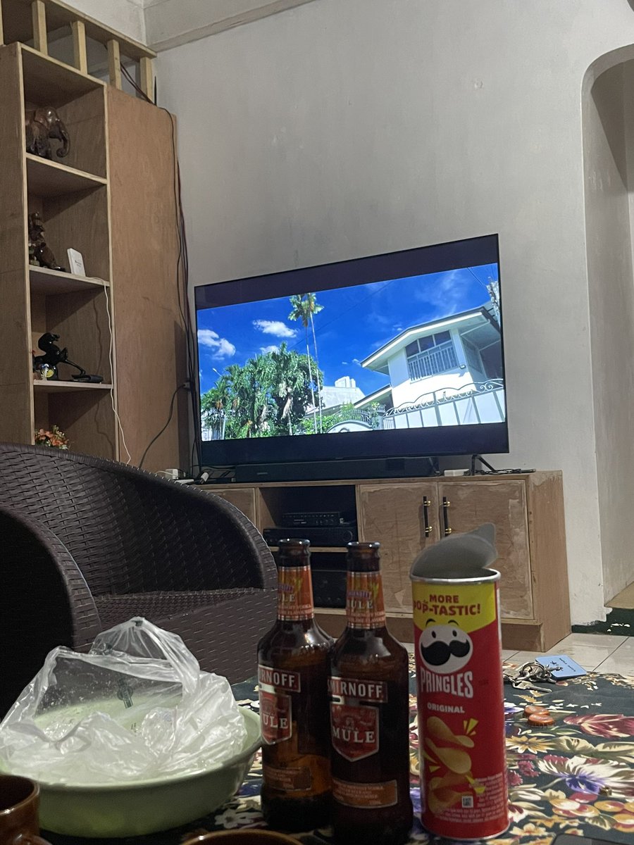 bablihberly's tweet photo. Netflix and Chill. 🎬🍿 https://t.co/eRg4hfACSn