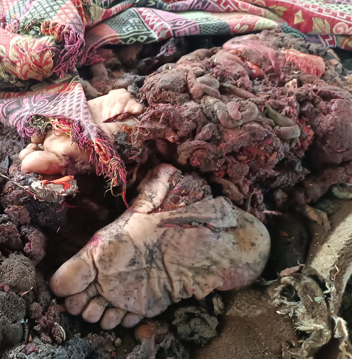jaberalharmi's tweet photo. بقايا إنسان ..

هذه هي الأسلحة الذكية الأمريكية التي يستخدمها الكيان الصهيوني في الاستهداف الممنهج للمدنيين في #غزة ..

#مجزرة_الفجر https://t.co/50XAoWeCnZ