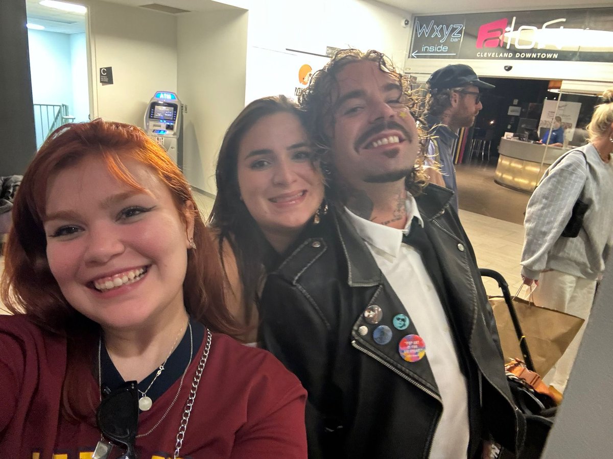 modsunbrasil's tweet image. 📸 || Mod Sun encontrou alguma fãs ontem em um dos eventos do #mgkday 

#MODSquad #mgkday