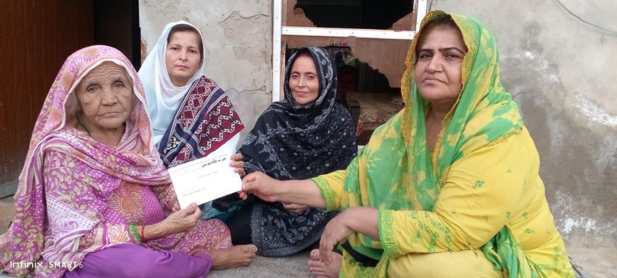 ثابت قدم جدوجھد جي علامت #مائي_جندو عورت ڪانفرنس ۾ شريڪ ٿيندي
سنڌياڻي تحريڪ جي صدر زينت سمون، نائب صدر زاھده ڏاھري ۽ جنرل سيڪريٽري نصرت خاصخيلي ٽنڊو بھاول پھچي ثابت قدم جدوجھد جي علامت مائي جندو کي 17 آگسٽ عورت ڪانفرنس ۾ شرڪت جي دعوت ڏني، جيڪا ھن قبول ڪئي ۽ شرڪت جي خاطري ڪرائي.