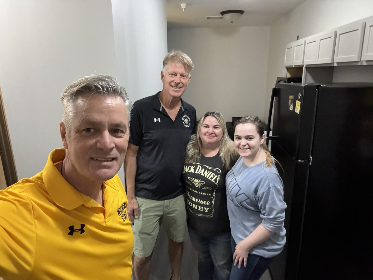 Another transfer and returning adult orientation today! As well as <a href="/WichitaHousing/">WSU Housing</a> move in day! 📦 🛻 

Our transition mentors were on fire and on point! <a href="/shockersuccess/">Wichita State Student Success</a> #GoShockers
