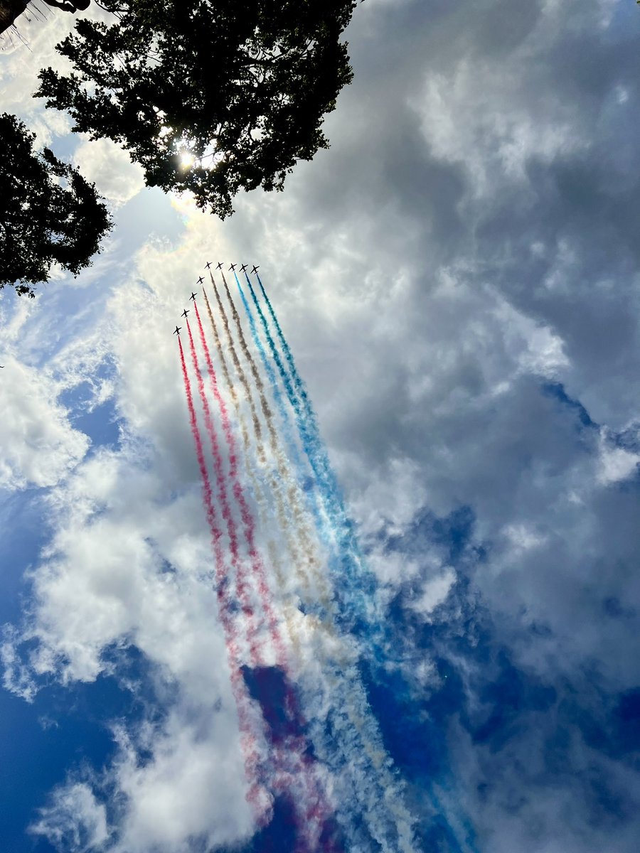 Just pulled my camera out in time #redarrows