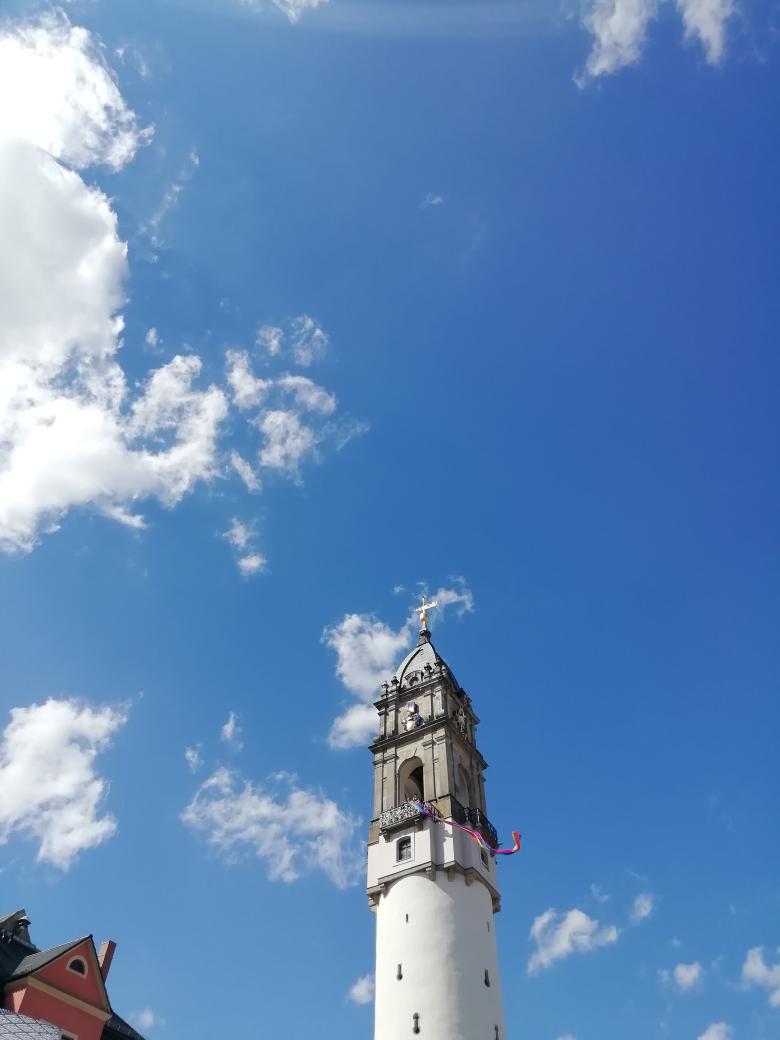 bunt, laut und warm war es in bautzen beim 2. #csd. unser herz ging auf beim anblick des gemeinsamen kampfes von queers und antifas gegen die versuchte einschüchterung der faschos. #bz1008