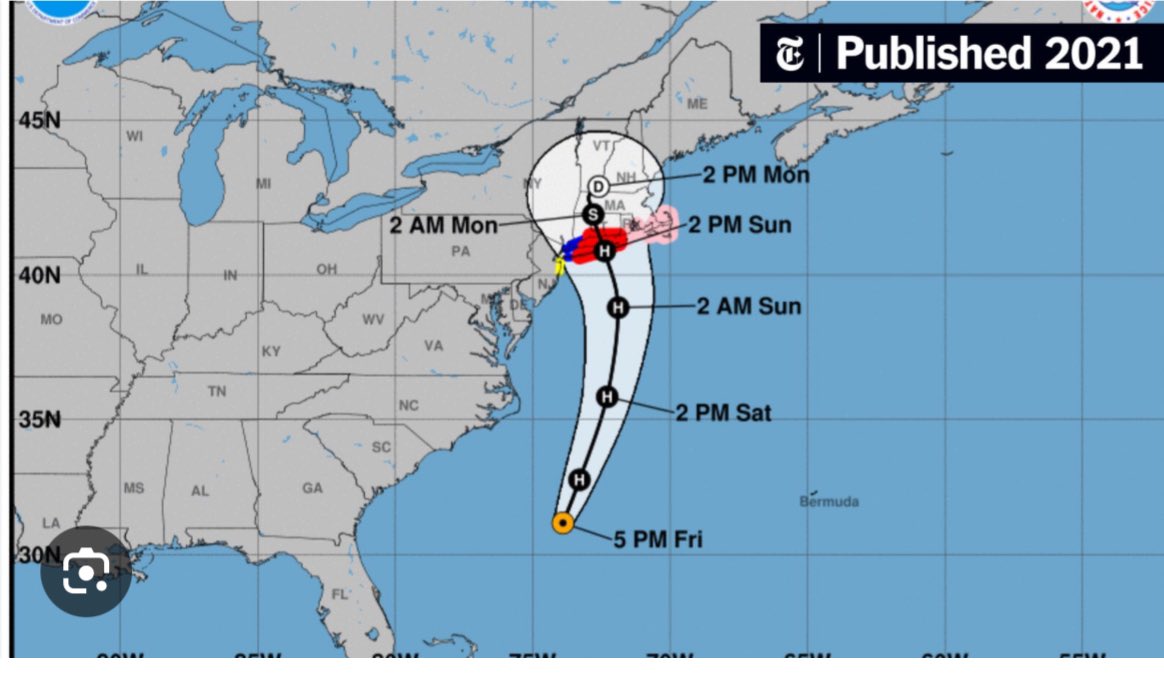 CollinRLwx's tweet photo. Lots of talk of #Invest98L going OTS or being a โfish stormโ. Here is a good analog from 2021, in which a fish storm became a threat to the U.S.
Hurricane Henri developed out of a non-tropical low a couple hundred miles east of Bermuda. Early models showed a track out to sea and did so for a whileโฆuntil then Tropical Storm Henri drifted west...(next thread)
#flwx #tropics #wxtwitter