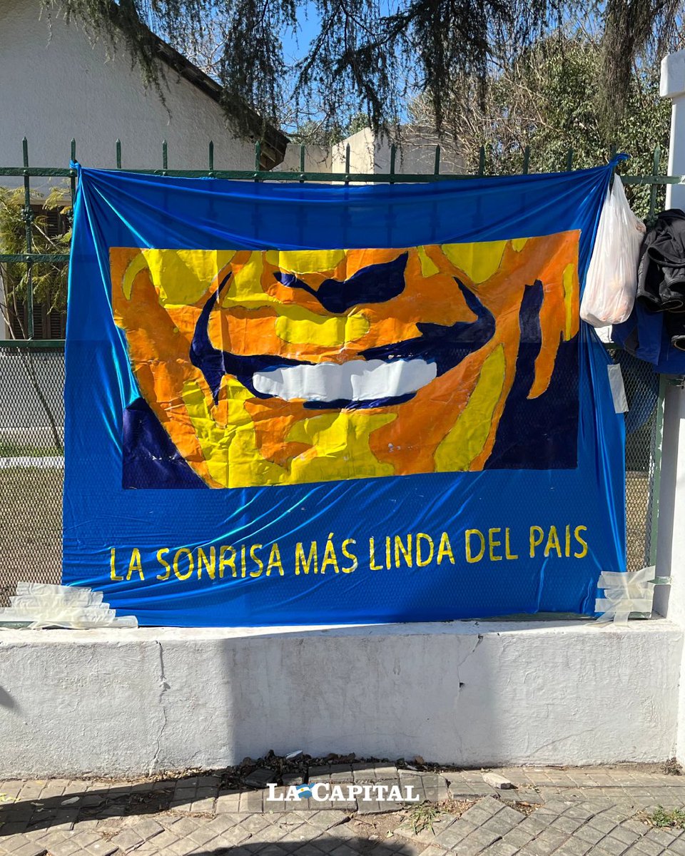 LA GENTE DE CENTRAL NO OLVIDA A RUSSO 😁🇺🇦

A pesar de su salida de Rosario #Central, la hinchada canalla siempre tendrá presente al técnico campeón. Más si se trata de la previa del #clásico más importante. 👏

Un debi que el ahora extécnico auriazul conocía muy bien.

Foto: La