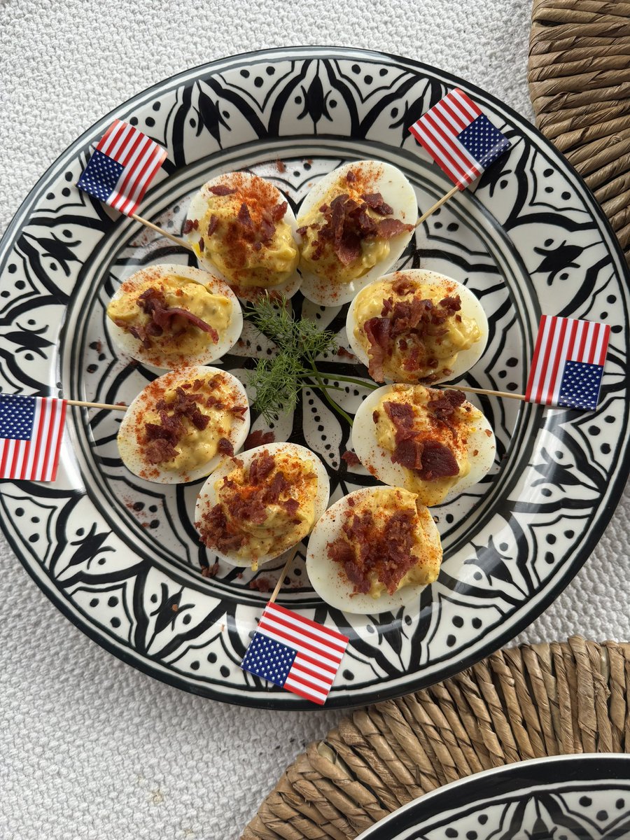 amikokauderer's tweet photo. That time, I grilled All-American Burgers with a Right to Choose between Balanced Budget Buns or Universal Health Kale Salad. Black Beans Matter, Grilled Constitutional Corn. And Reproductive Rights Deviled Eggs, of course.#CookingTwitter https://t.co/3VN4WMw4Yx