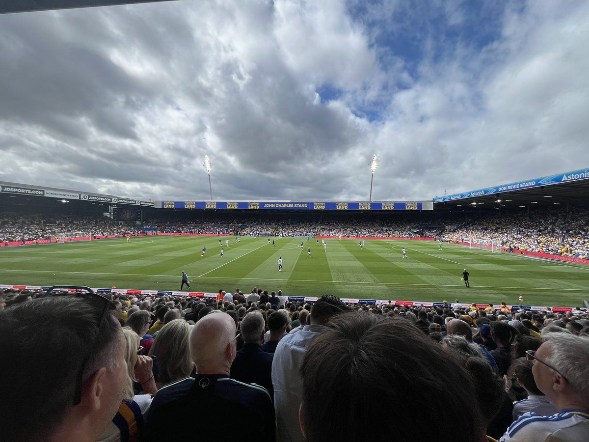 dalethomasmyers's tweet photo. Just a normal day of Leeds United 🤯 #lufc https://t.co/a0pcKGkYYz