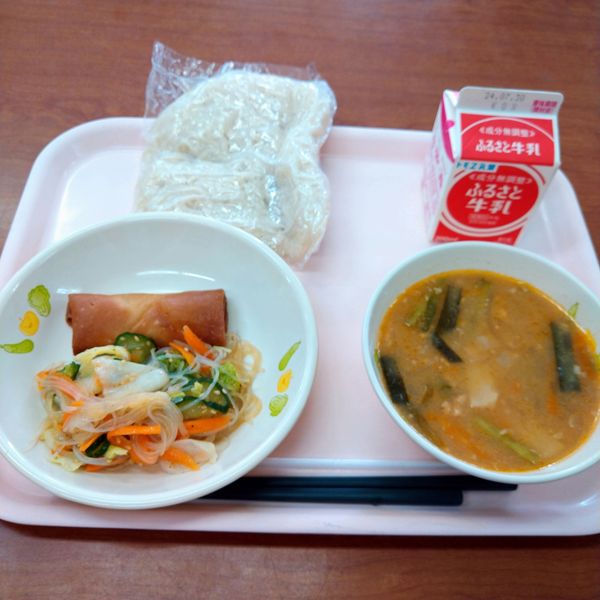 fiveforearth's tweet photo. 子どもの未来を育む会　安田です。
学校支援ボランティアとして、
総上小　コミュニティ･スクール　顔合わせ会に参加しました。

図書館の入り口に、
４～7月の間に読み聞かせした
絵本の表紙が掲示してありました（写真２）

学校や地域の皆さんの要望にお応えする形で
支援できればと思います。 https://t.co/VjdfSDERlW