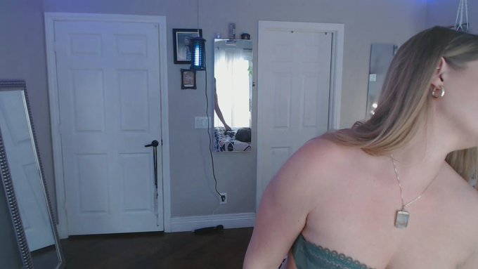 Veronica Weston is live now! https://t.co/zpIEIEzCrS https://t.co/0zF1Dh0YIi<a href="/tag/myfreecams"class="tags"><span>#myfreecams</span></a>