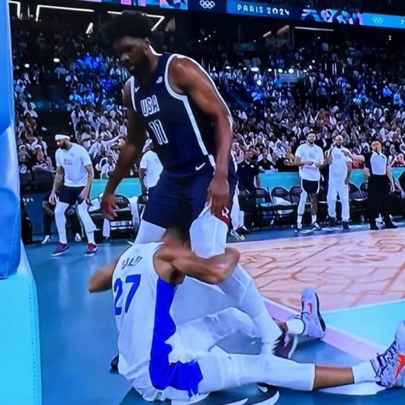 roisansgarde's tweet photo. @YuNg_Plague03 @TrashTalk_fr 🤣🤣🤣🤣🤣 https://t.co/zC7SQ8ZmIp