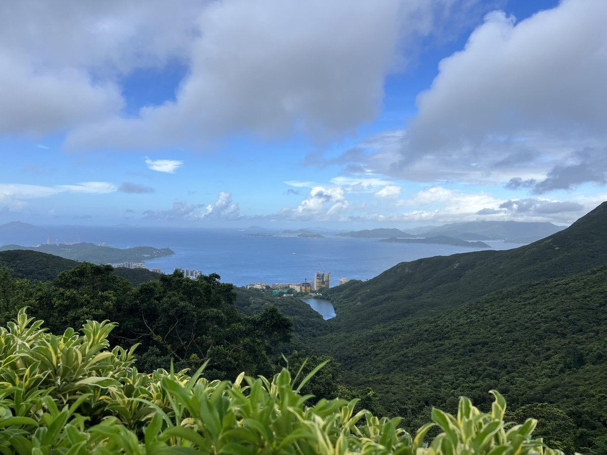 自分の中にある唯一無二の光を見つける勇気を与えてくれるのです前に進んでいけば、遠くにいても自分なりの素晴らしさを見つけることができます。🌞
日曜日おめでとうございます😄