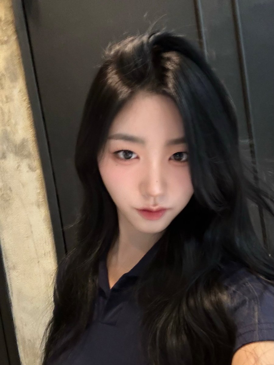 sohyunloop's tweet photo. her face card never declines https://t.co/ZyrWx1jBPw