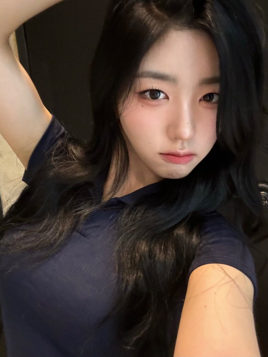 sohyunloop's tweet photo. her face card never declines https://t.co/ZyrWx1jBPw
