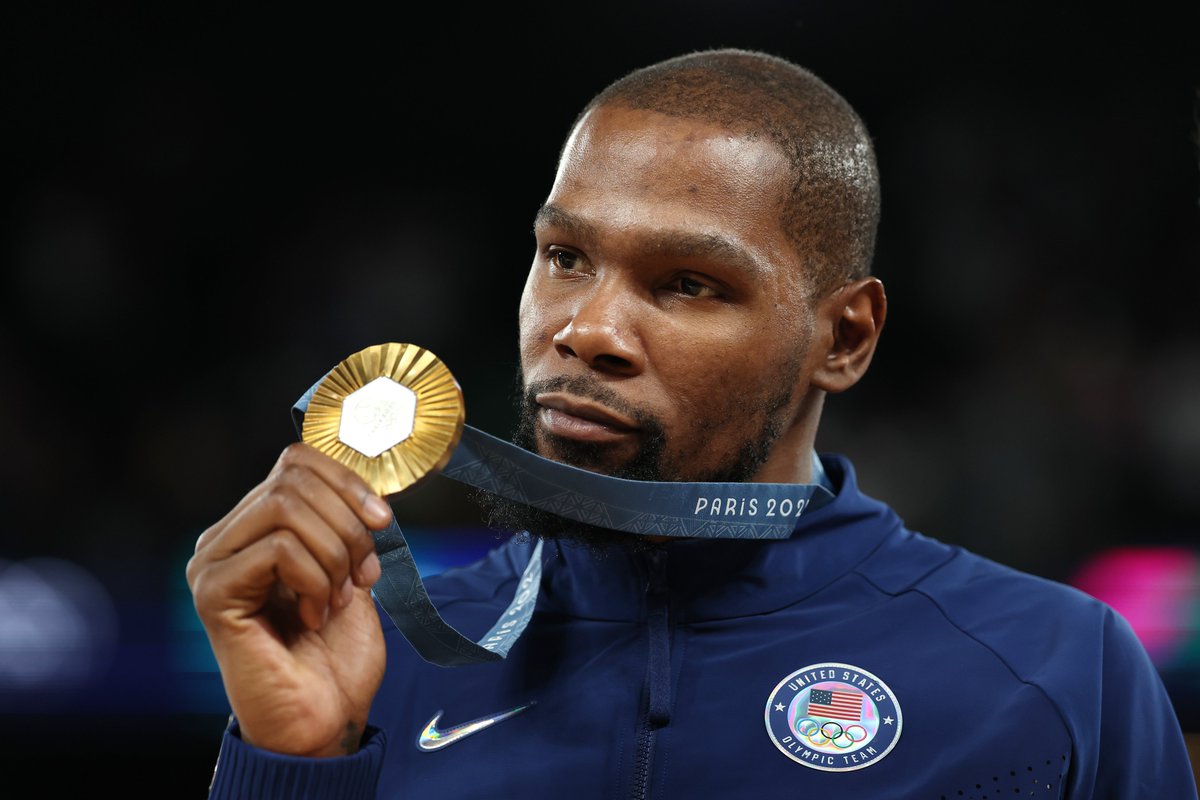 usabasketball's tweet photo. 🥇🥇🥇🥇

🇺🇸 #USABMNT https://t.co/xNMFDmEUC0