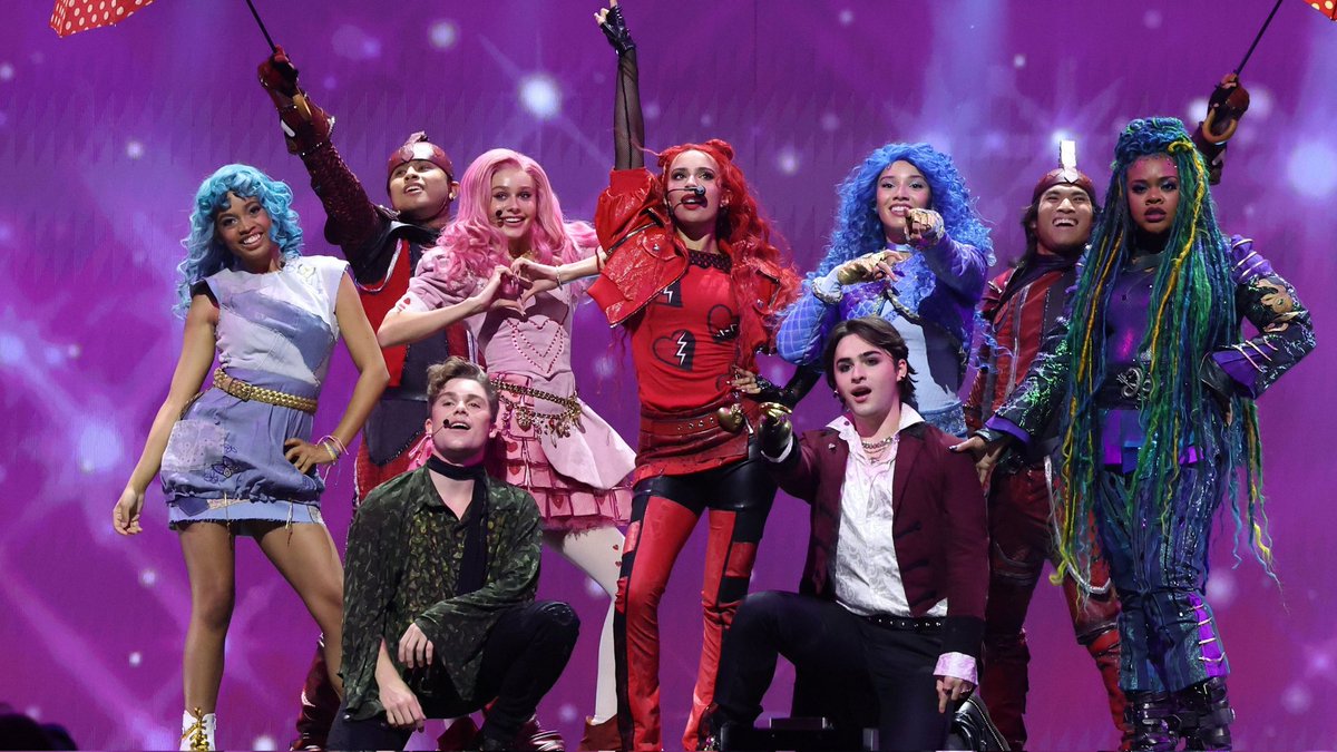 JuvenilChannel's tweet photo. 2017 💜 × 2024 ❤
#Descendants2 #Descendants4 https://t.co/GO2OMsWDPE