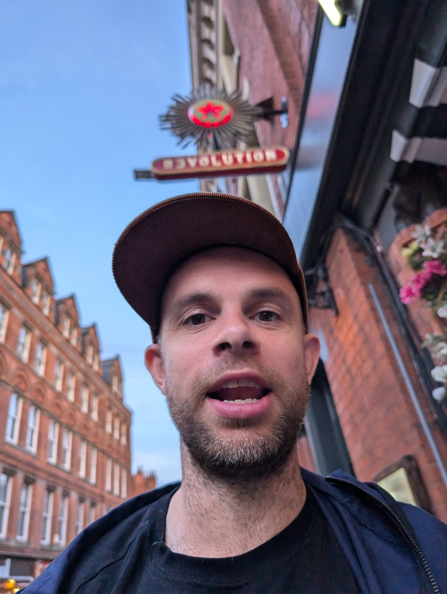 Let myself and my skwad down here by taking only this photo of any merit. Usually a selfie of everyone but this time only this. Sorry fellas. 🧡