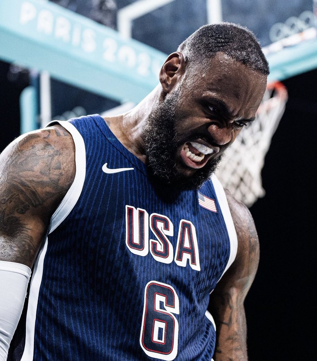 BronMuse's tweet image. Who is the GOAT 🐐 ?
 
    Jordan = RT                     LeBron = Like