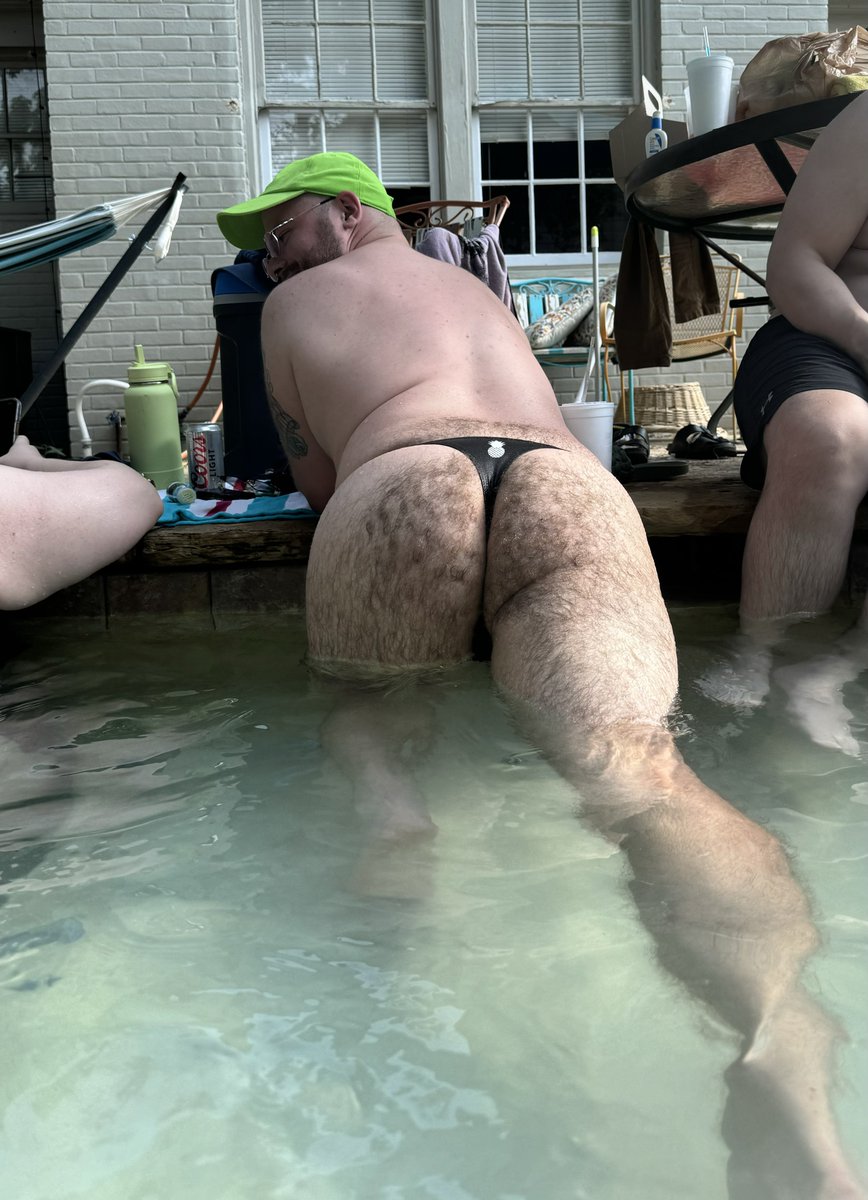 queerkub's tweet photo. butt summer 💚 https://t.co/hPSUFuRrpF