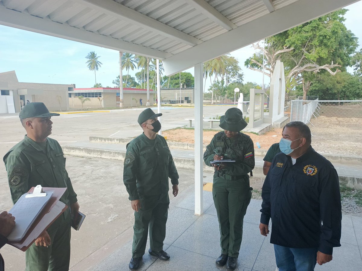 DigesaludFANB's tweet photo. #10Ago || #Enterate El CA. Juan José Solórzano Araujo SubDirector de @DigesaludFANB realizó inspección y supervisión de los trabajos de avance de remodelación y recuperación de equipos médicos del @hospimiPCabello.

#EnDigesaludFANBVamosPorMás https://t.co/ntR2Ecg2zv
