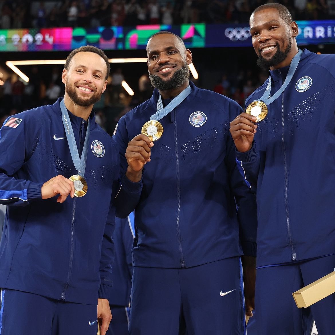 Trio LÉGENDAIRE…maintenant champions olympiques ensemble…c’est grand.