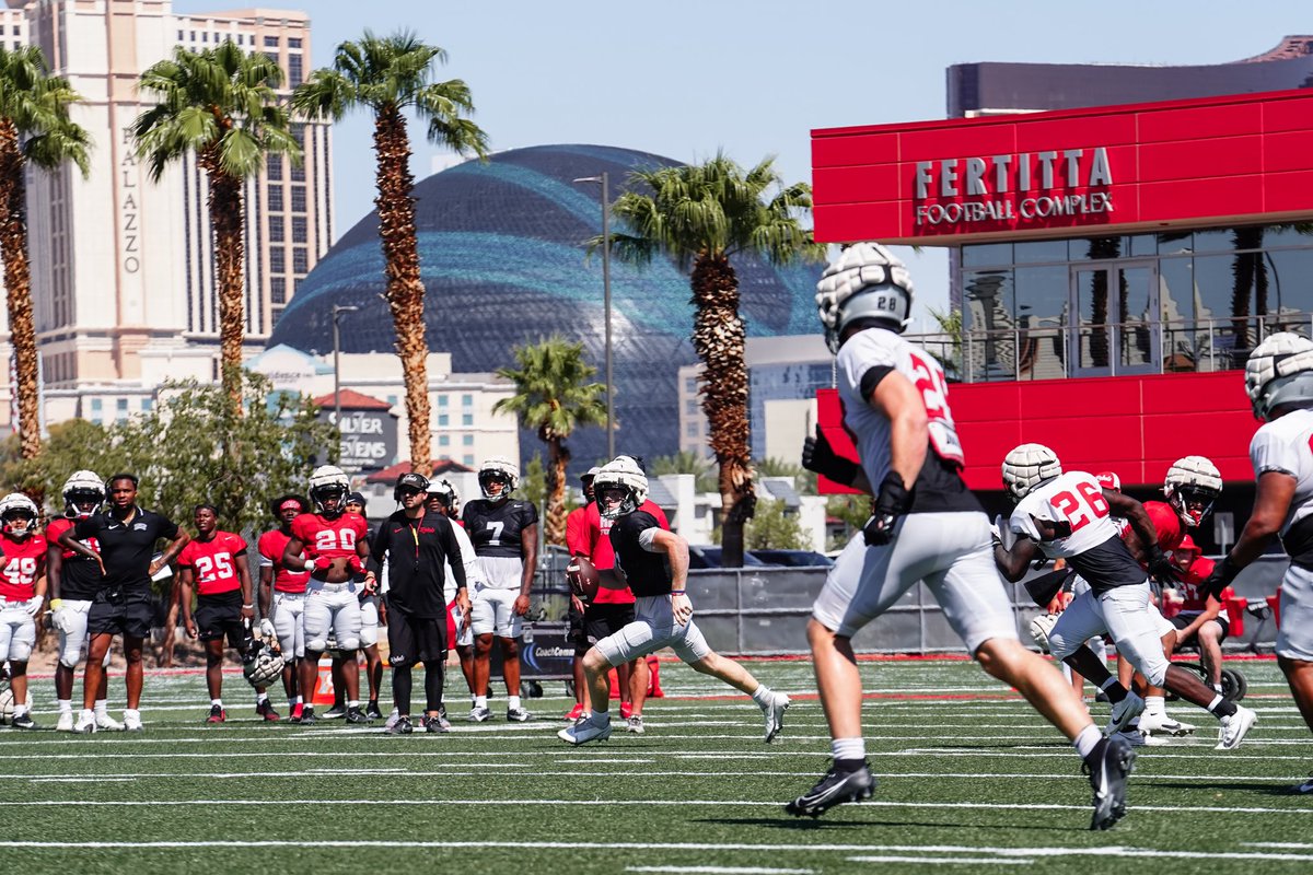 unlvfootball's tweet photo. The perfect backdrop 🎰🖼️ https://t.co/0Zc3lqkCC1