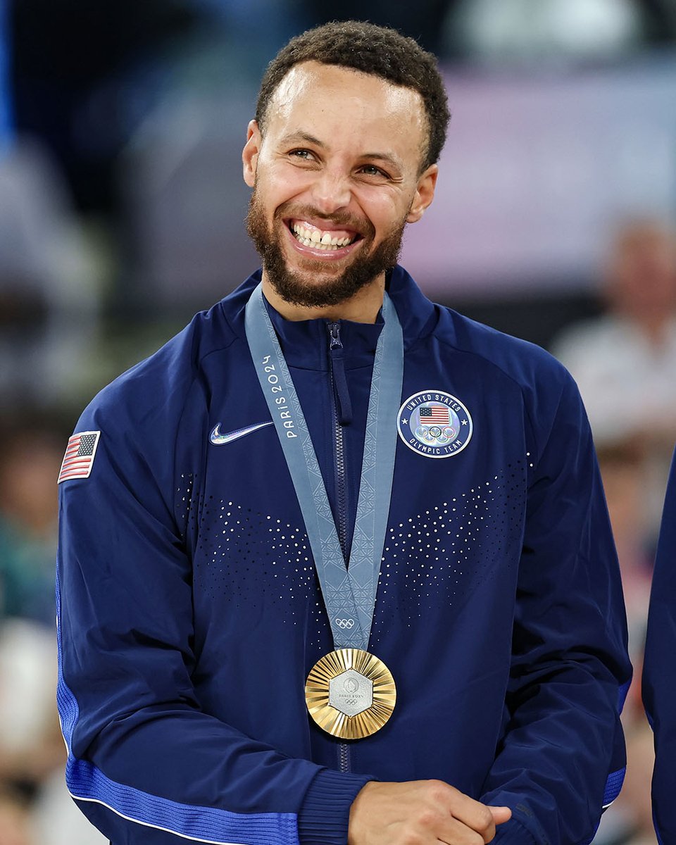 warriors's tweet photo. Bringing home some well deserved hardware ✨ https://t.co/rqArq2kg3K