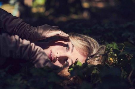 brinachild's tweet photo. sabrina carpenter as a fairy in the woods: a concept https://t.co/8djQibBhGN