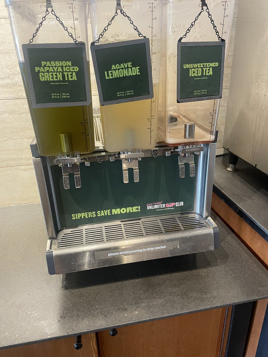 amylynperkinson's tweet photo. This might be the worst @panerabread I’ve ever encountered. Paid for tea and @dietpepsi. Do you see any tea or Diet Pepsi available? I would have preferred diet @drpepper. Who knows… maybe that’s the broke one on the fountain drink machine? Can I get a napkin? Nope…. https://t.co/hrQXxmJeln