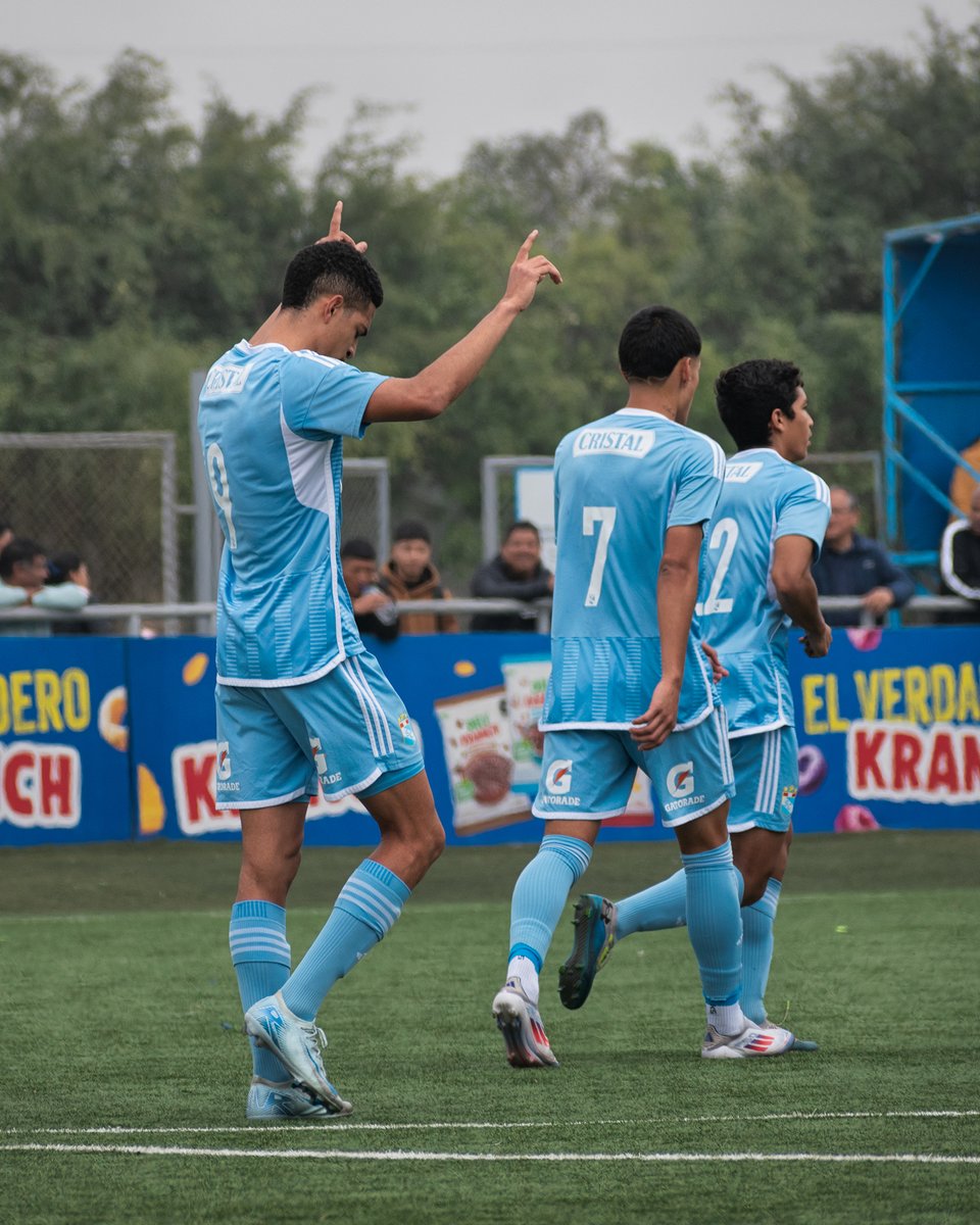 scaldia7's tweet photo. CONTUNDENTE VICTORIA DE LA RESERVA 💙

Sporting Cristal goleó el día de hoy a Los Chankas 4-0 por el Torneo de Reservas y te traemos las mejores fotos de lo que nos dejó este partido 🙌

#FuerzaCristal

📸: #alvarout_photography https://t.co/YyG9dAaTIB