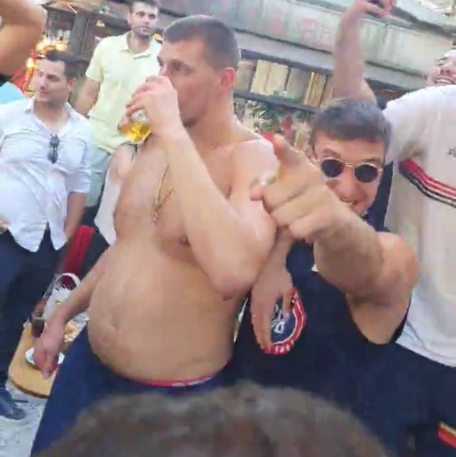 NBAdabad's tweet photo. MEU HERÓI 

EU TE AMO, JOKIC https://t.co/eOBRA161rO