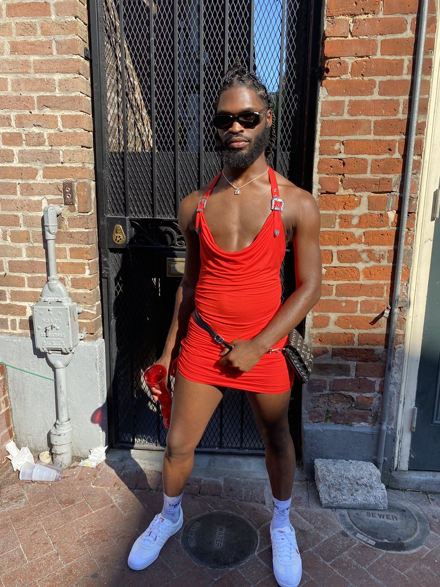 Quelliam's tweet photo. #RedDressRunNola https://t.co/YgSlFZjKZk